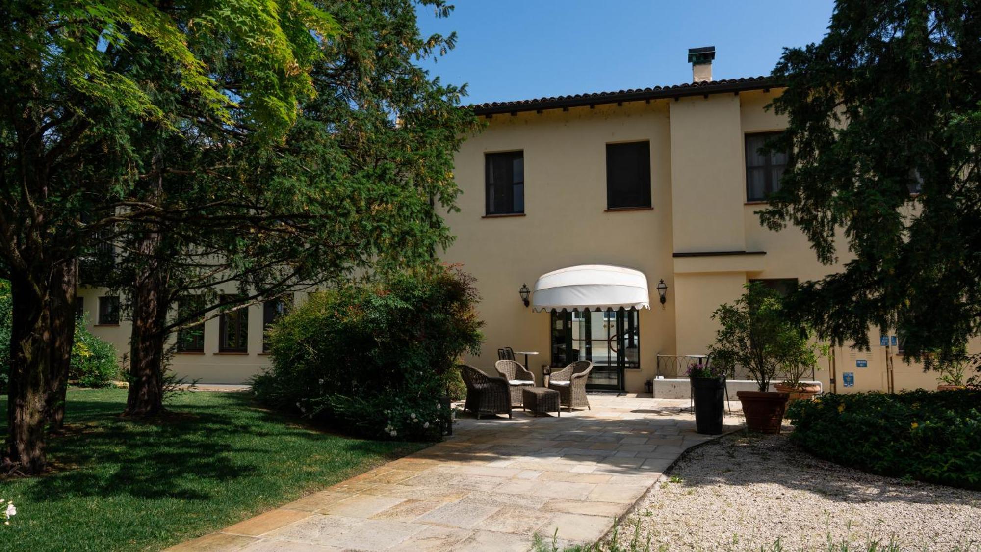 Hotel Villa Nabila Reggiolo Exteriör bild