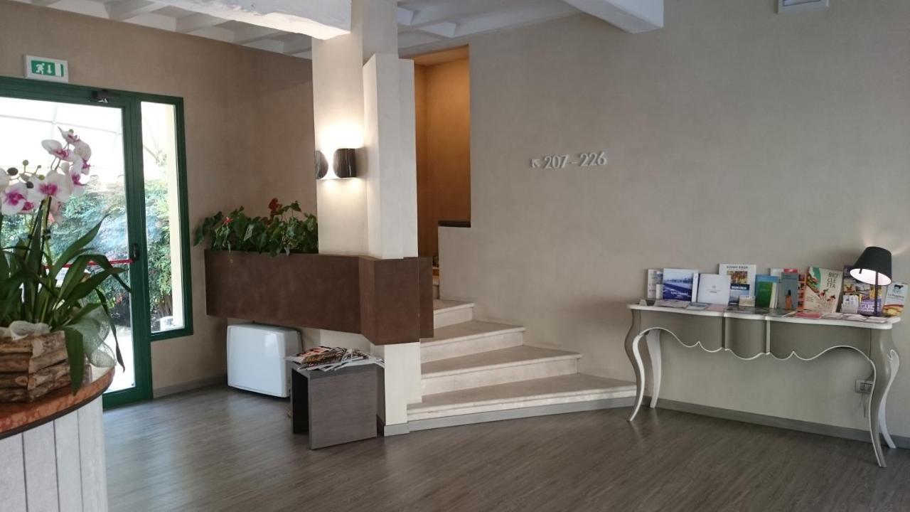 Hotel Villa Nabila Reggiolo Exteriör bild