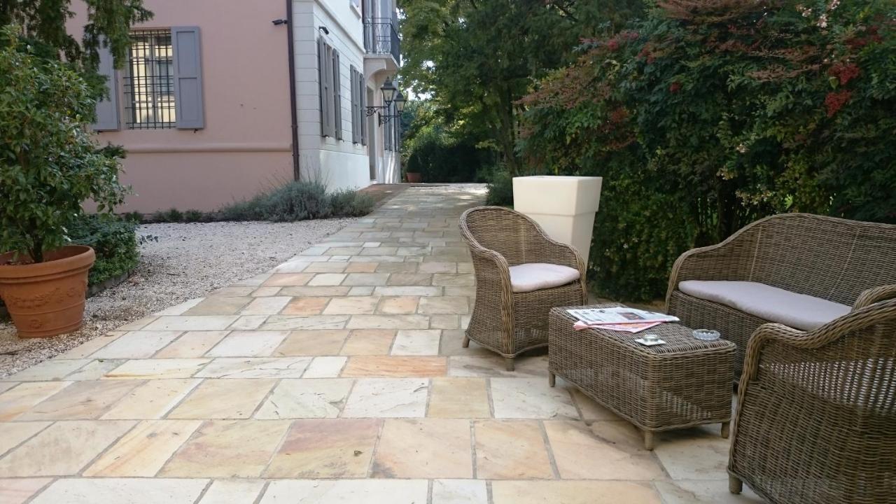 Hotel Villa Nabila Reggiolo Exteriör bild