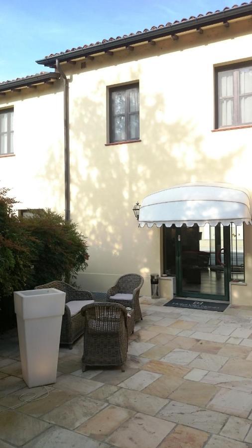 Hotel Villa Nabila Reggiolo Exteriör bild