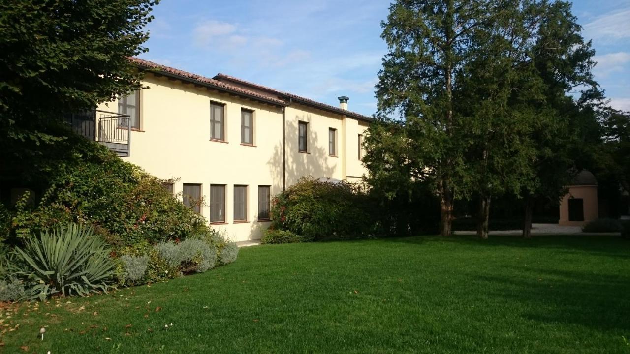 Hotel Villa Nabila Reggiolo Exteriör bild